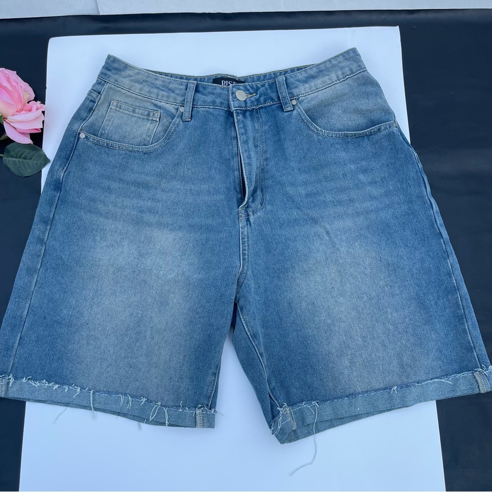 Bermuda denim short baggy high rise size 13 woman’s   
Blue